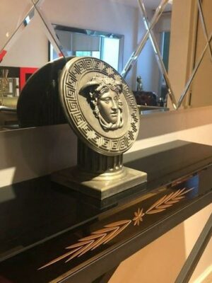 Medusa Decorativa sobre Columna Estilo Versace - Relieve 3D